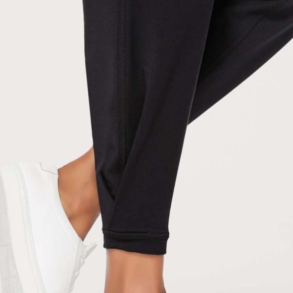 Lululemon Twisted And Tucked Pant 25” - Picture 7 of 7